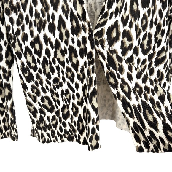 Chicos Sz 1 MEDIUM 8/10 Leopard Animal Print One Button Sweater Blouse Shirt Top - Picture 7 of 8